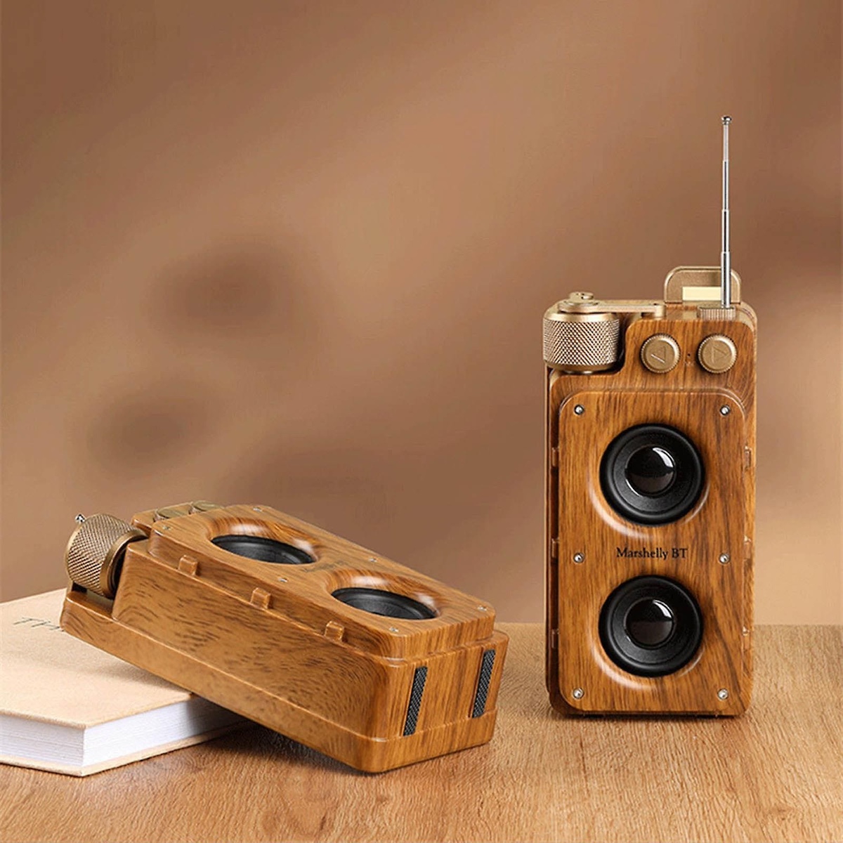 mažas nešiojamas retro vintažinis medinis radijas